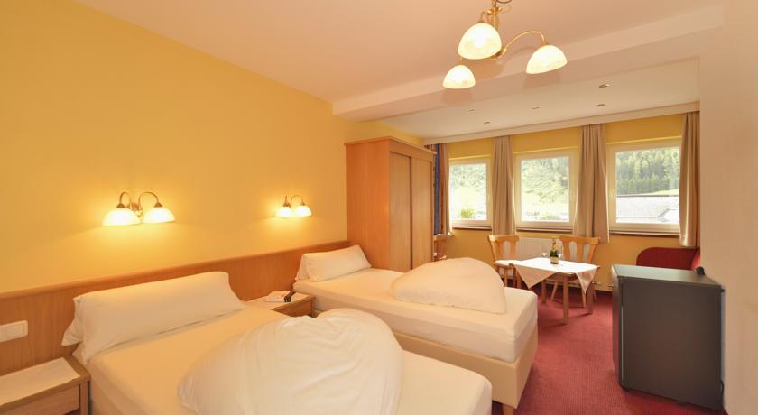 Hotel Garni Viktoria Sankt Anton am Arlberg Room photo